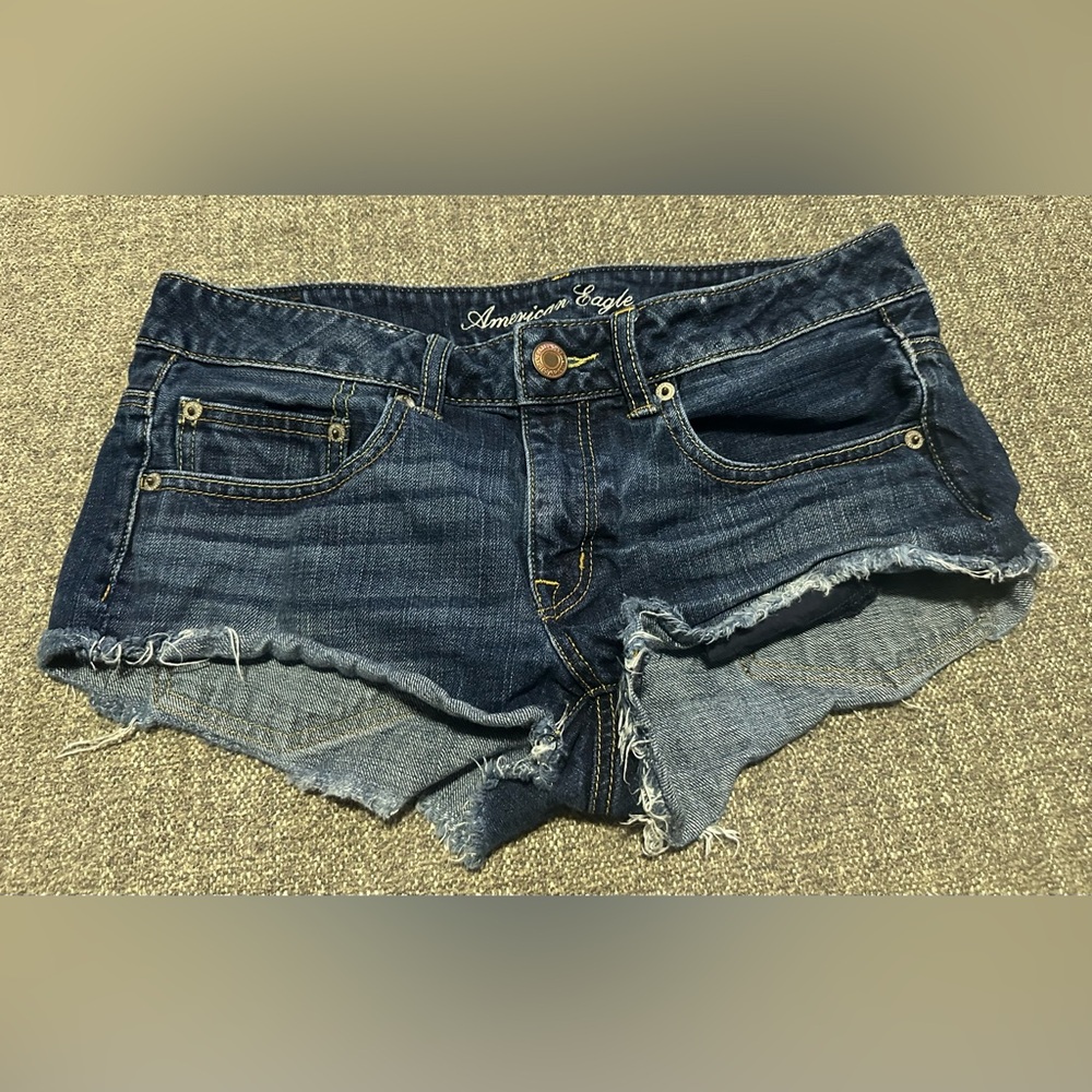 American Eagle Jean Shorts Women’s Size 6 
Pre-Owned